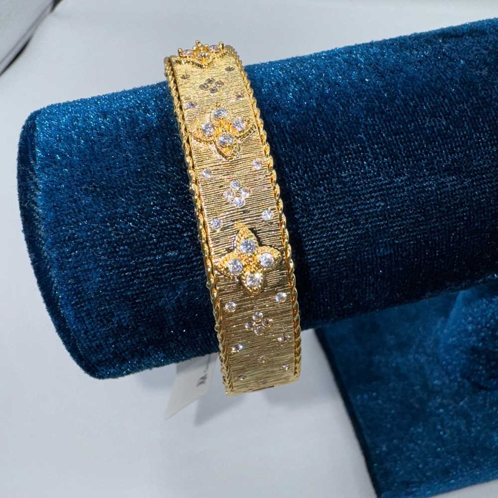 18k Venetian Bangle - Picture 6 of 11